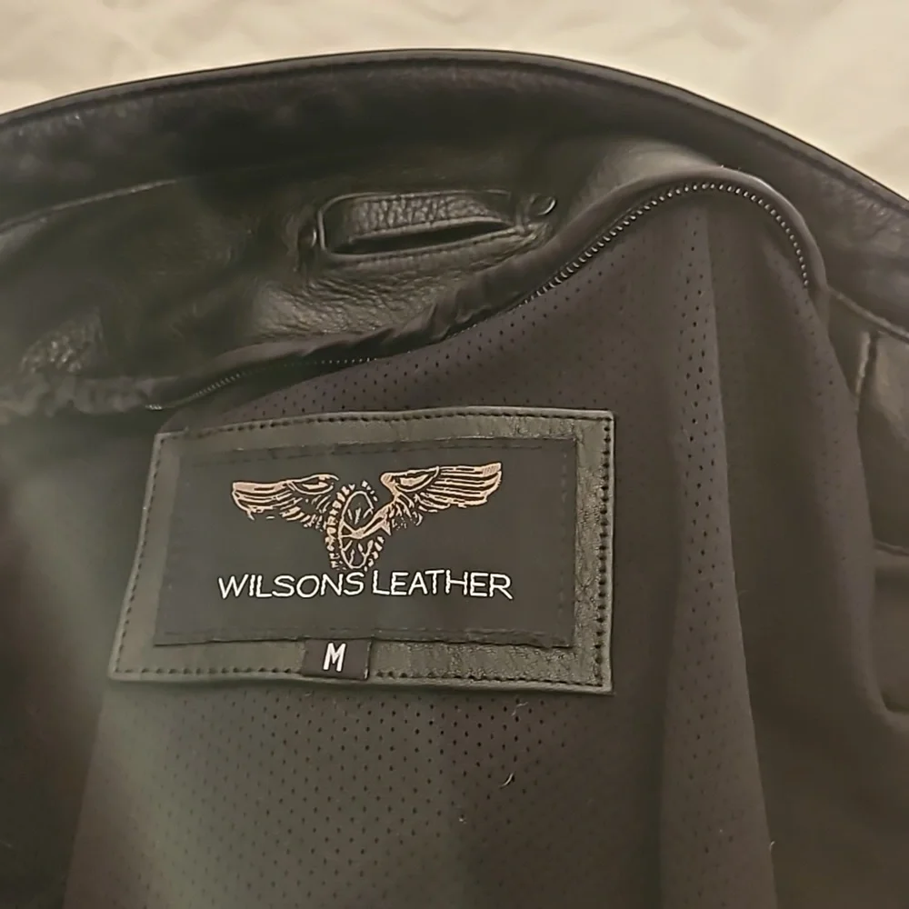 Mens Wilson's Leather Motorcycle Jacket sz MED with reflective skull detail